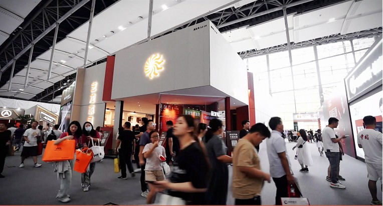中国建博会（广州） | 金沙js800000家居发力“轻高定一体化”，，，，，开展首日燃爆全场。。。。。
